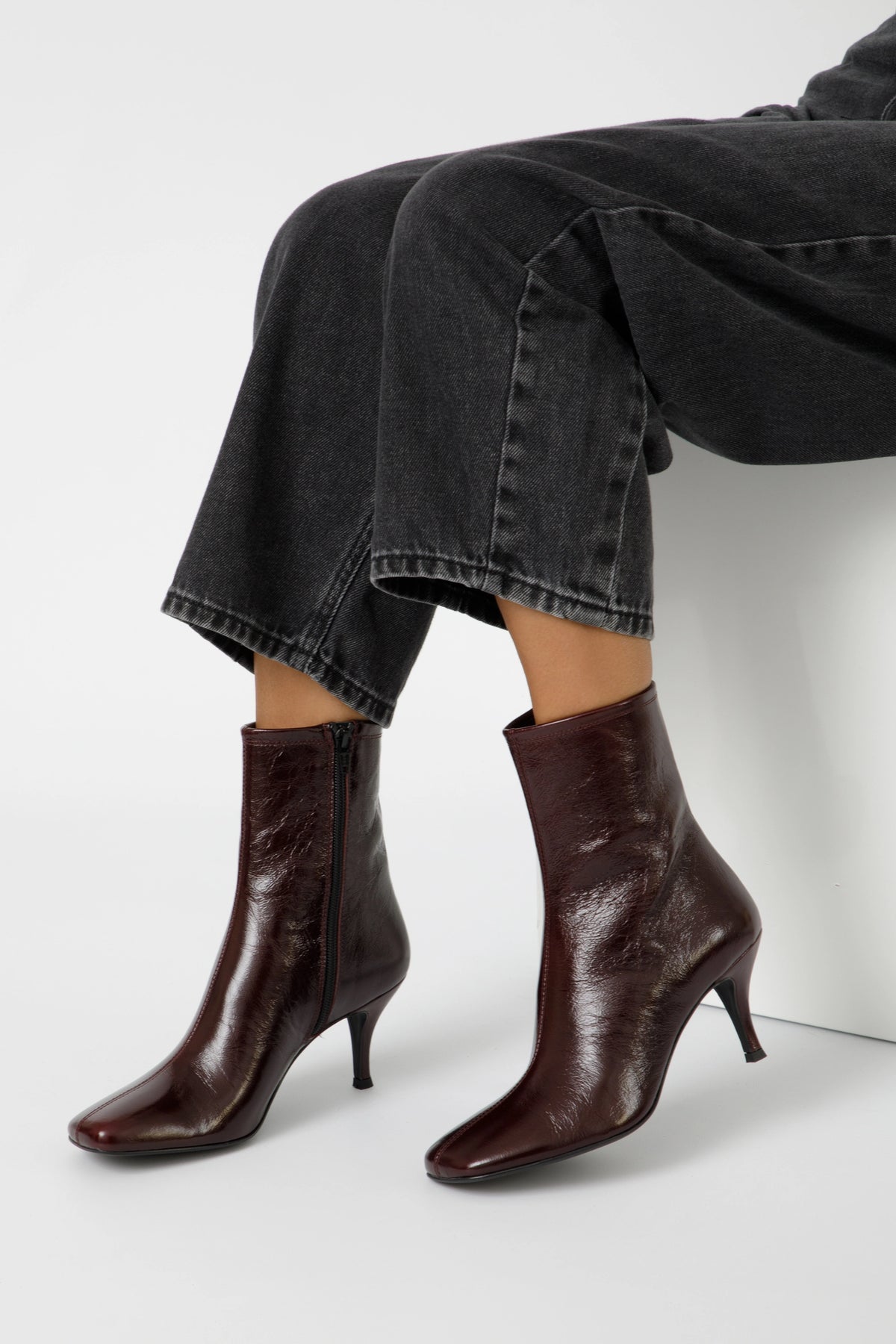 Tronchetto in vernice bordeaux  con tacco a stiletto - Ginevra