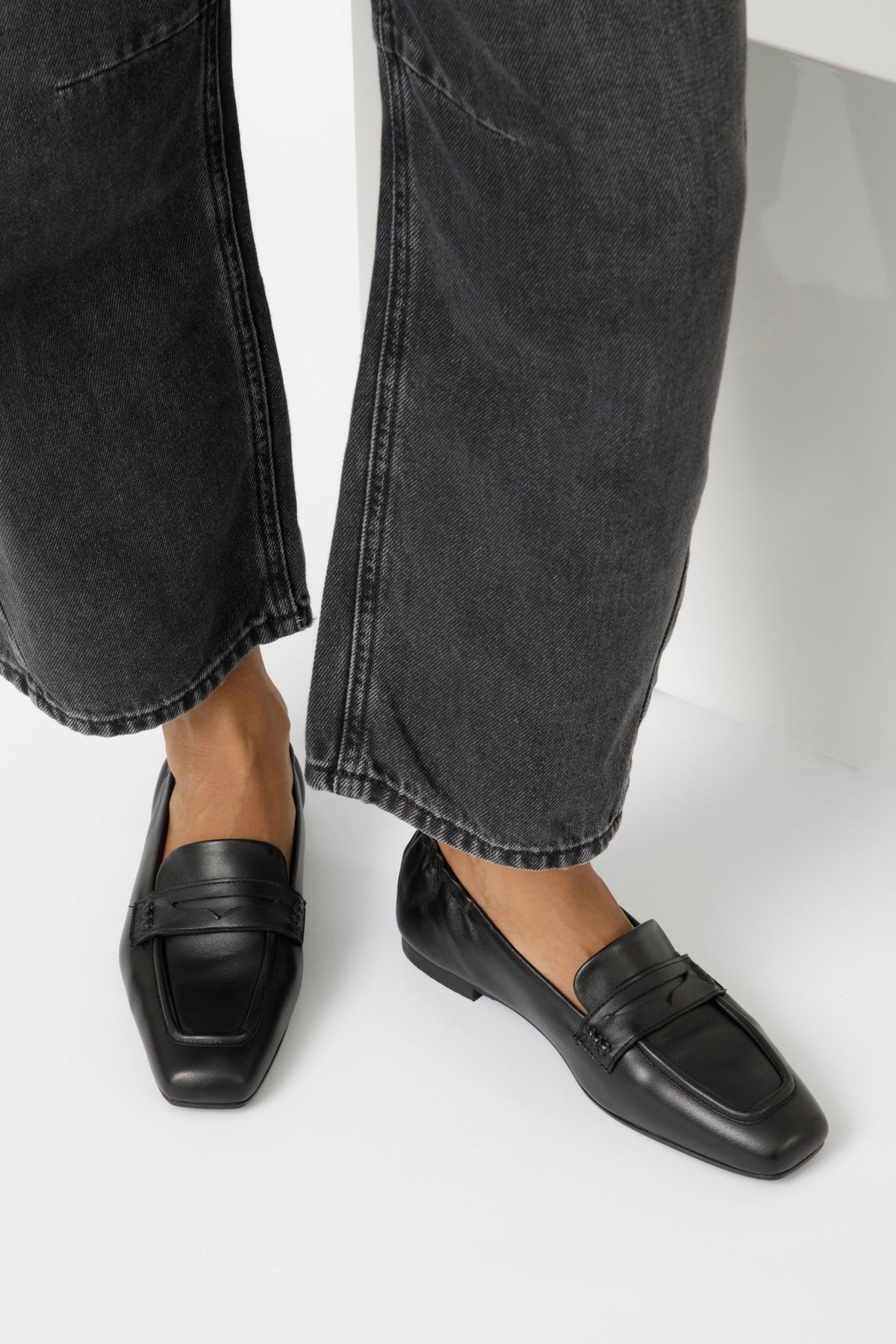 Mocassino donna in pelle nera morbida - Camilla