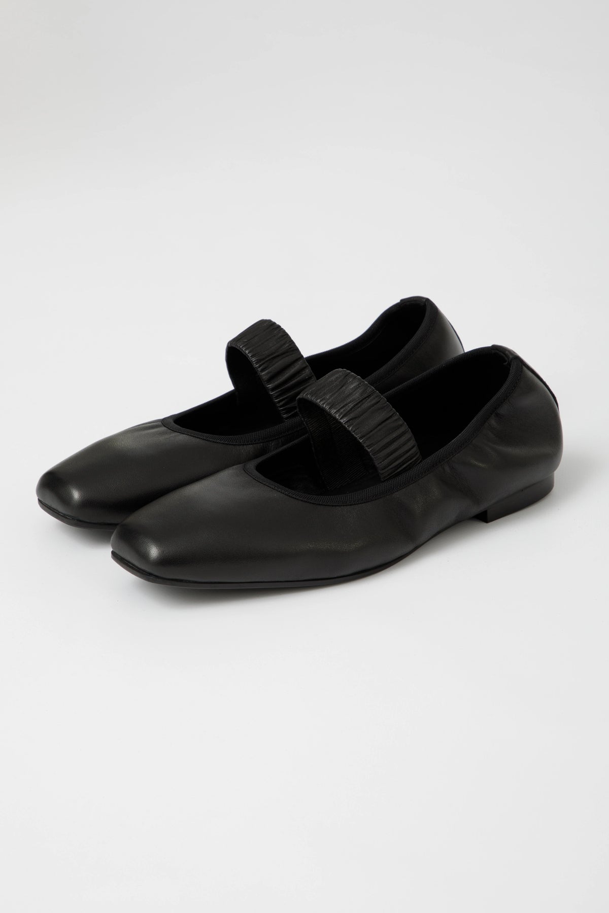 Ballerina sacchetto in pelle nera con elastico sul collo del piede - Sofia