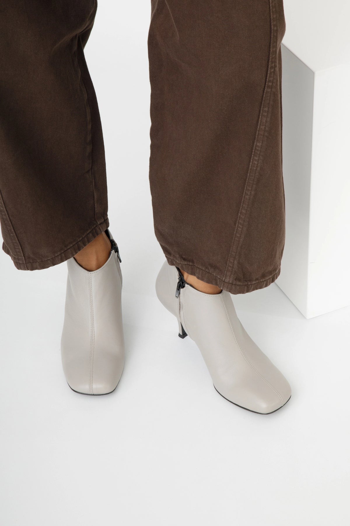 Tronchetto basso in pelle grey con tacco a stiletto 80 mm - Clarissa