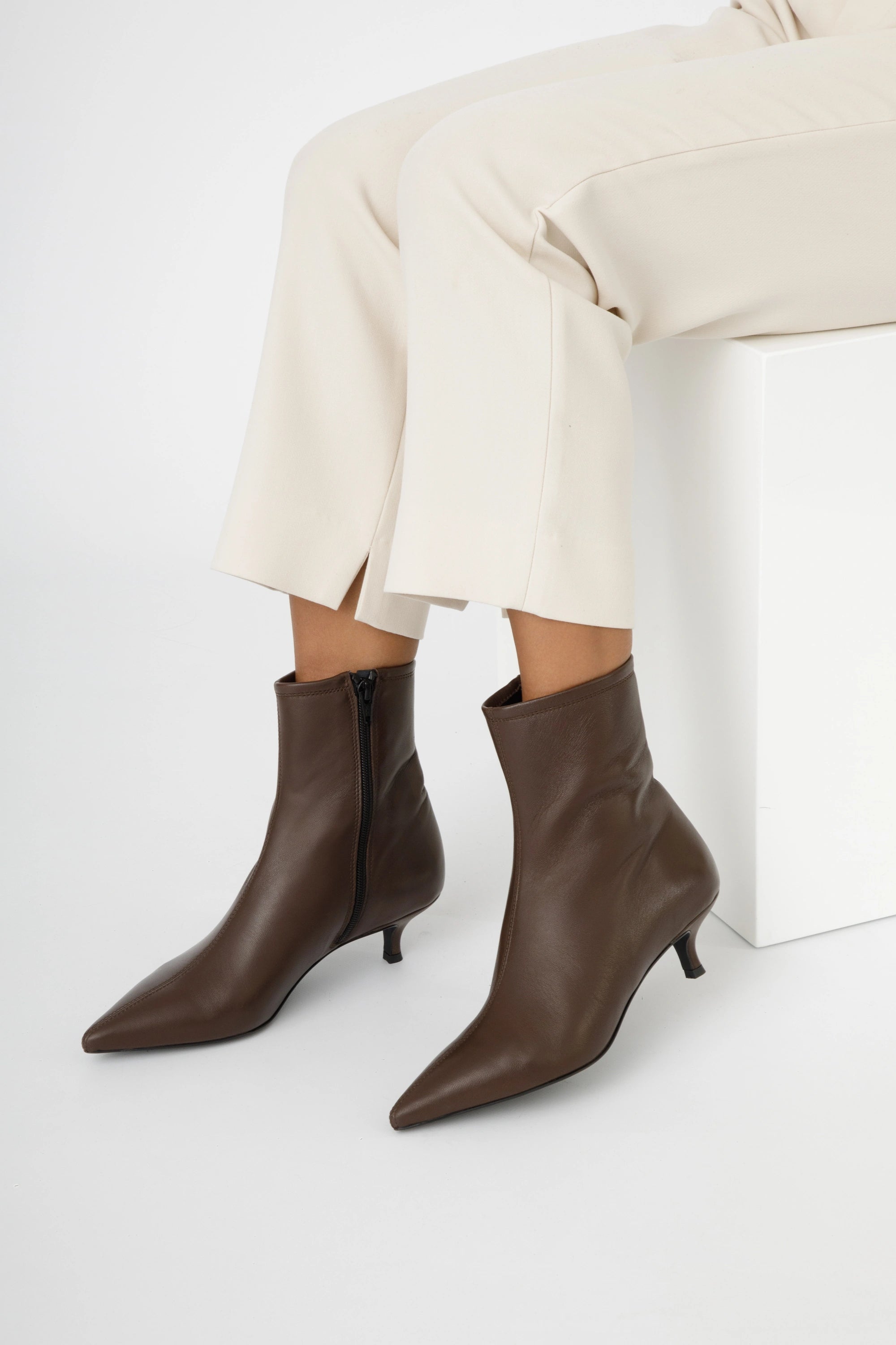 Stivaletto in pelle marrone con tacco da  45 mm - Amelia