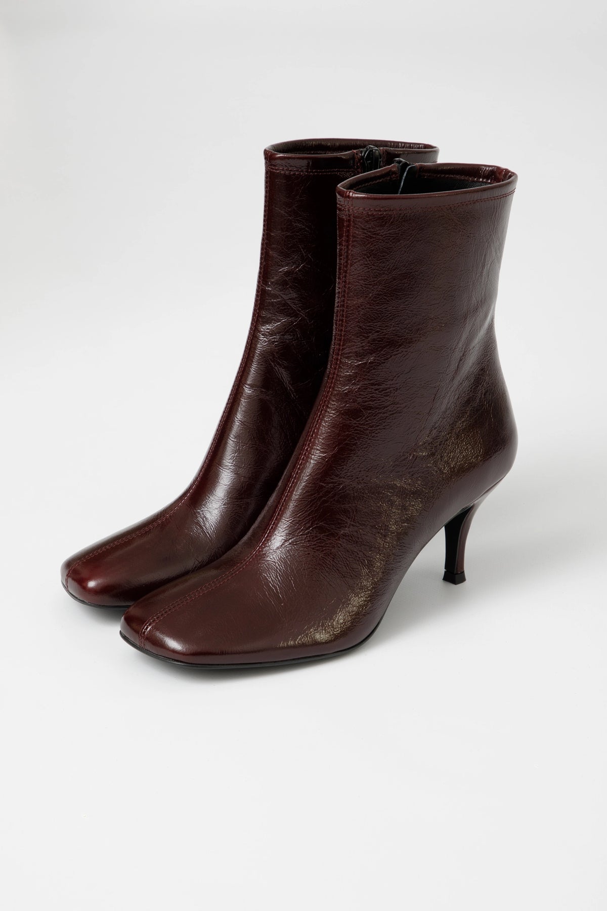 Tronchetto in vernice bordeaux  con tacco a stiletto - Ginevra