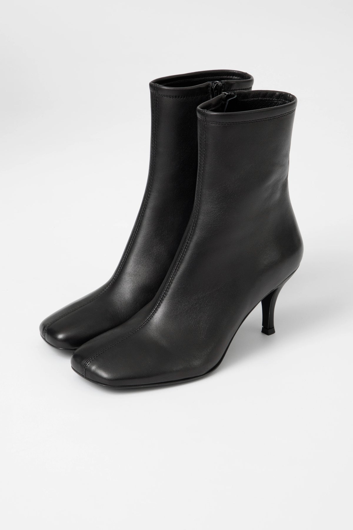 Tronchetto in nappa nera  con tacco a stiletto - Ginevra