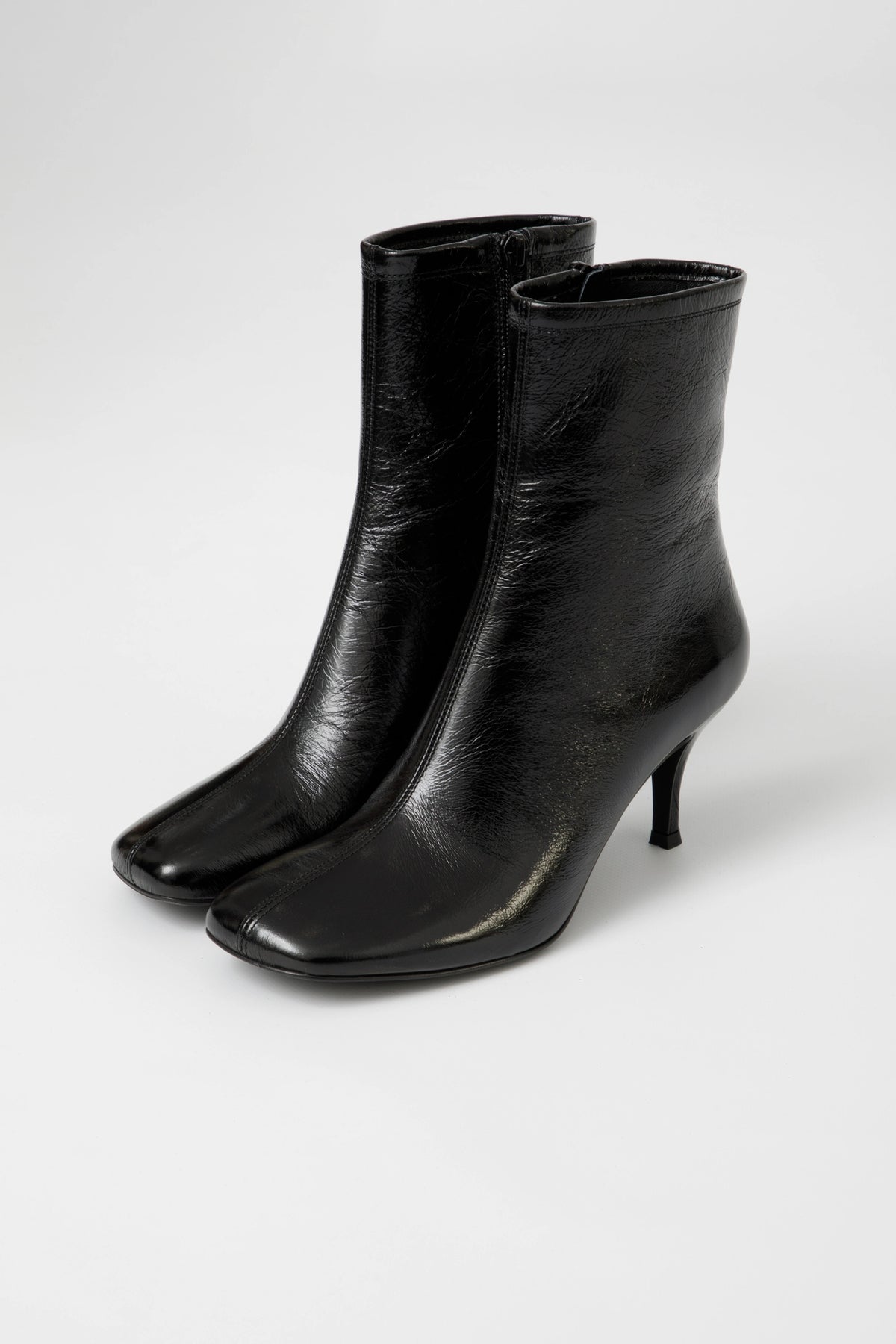 Tronchetto in vernice nera con tacco a stiletto - Ginevra