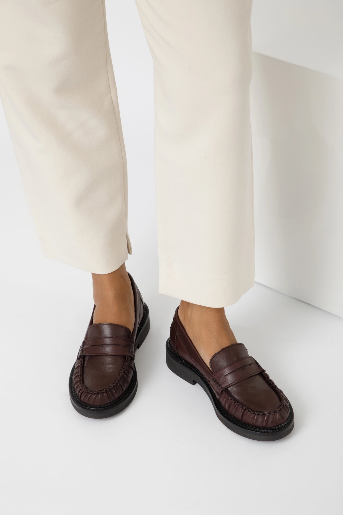 Mocassino in pelle bordeaux con fondo leggero - Costanza