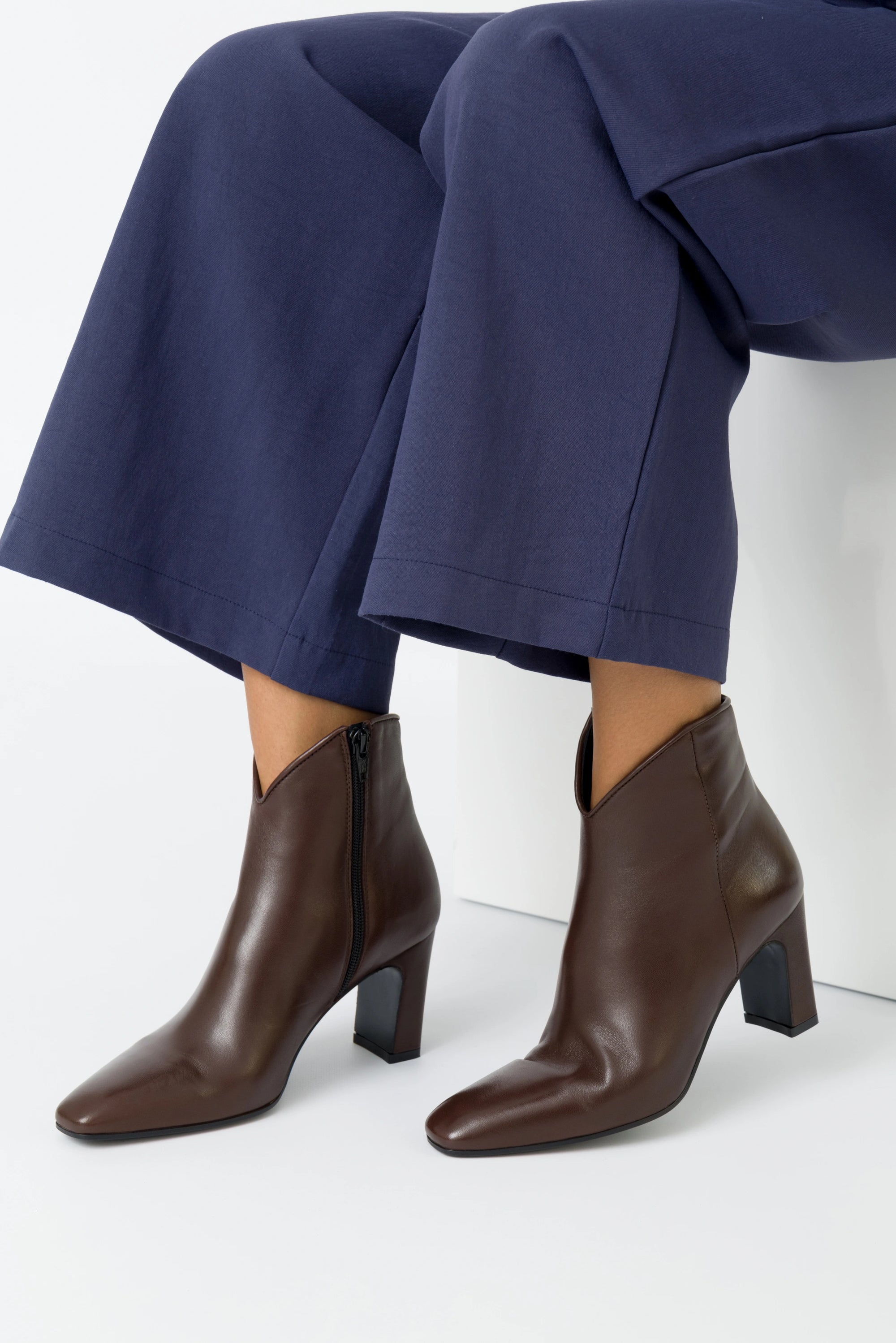 Vittoria – Tronchetto in nappa cioccolato da donna con tacco 70 mm