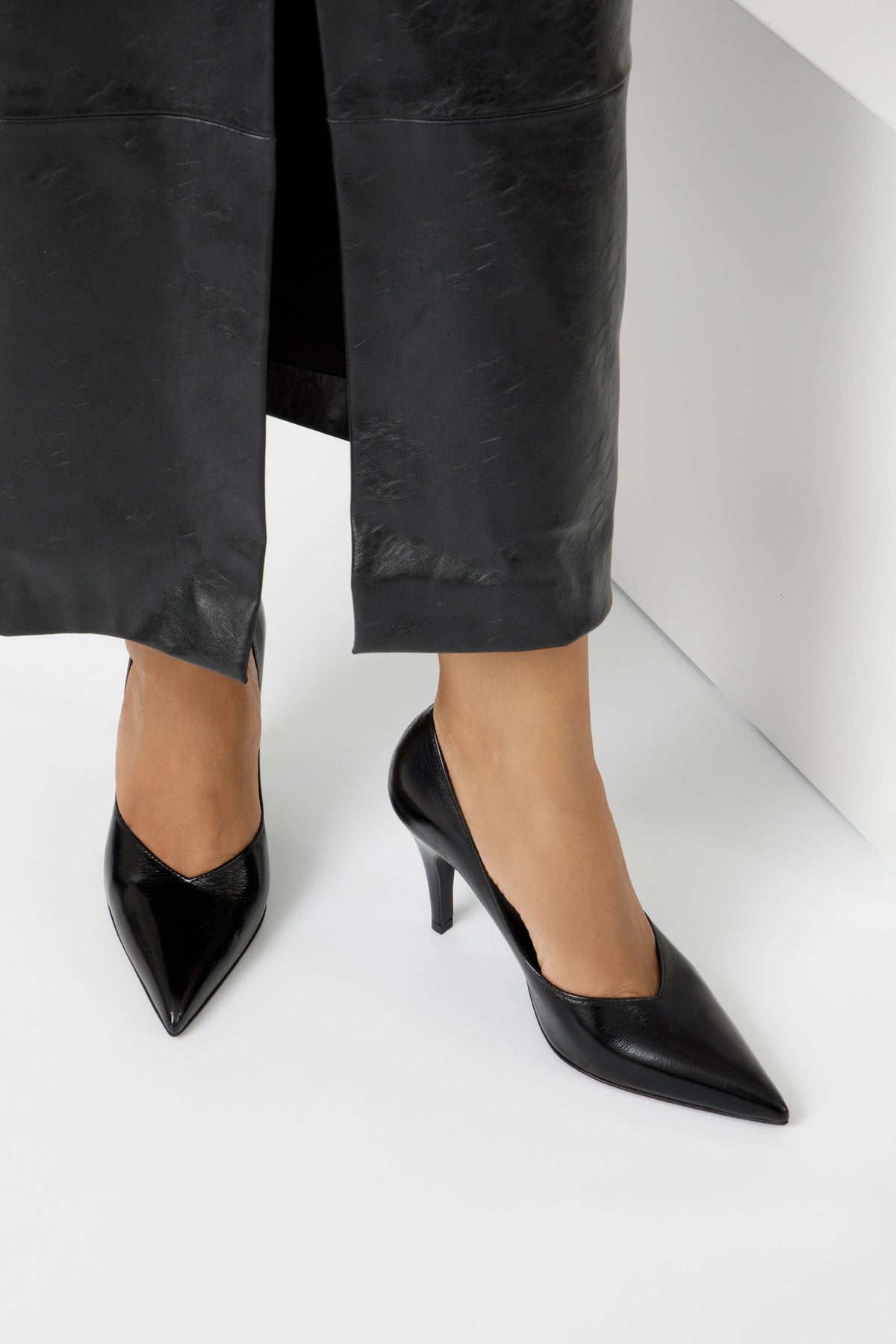Décolleté in pelle Lux nera con tacco conico 90 mm - Valentina