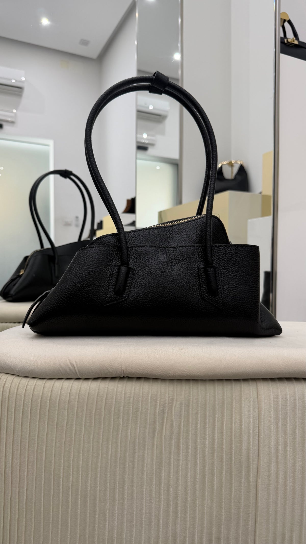 Borsa a mano in pelle nera