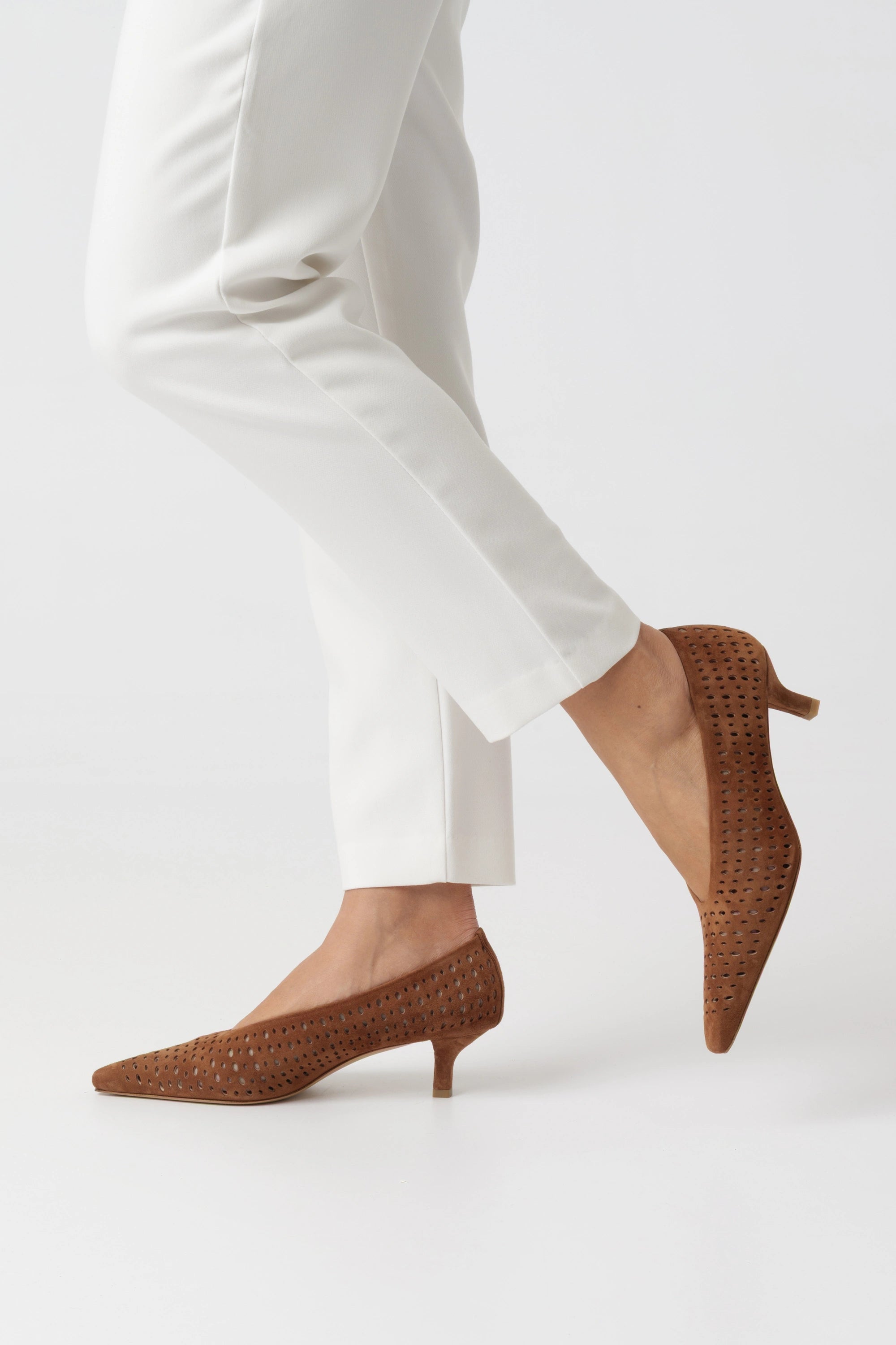 Women's cognac suede pumps with perforated heel and 50 mm spool heel