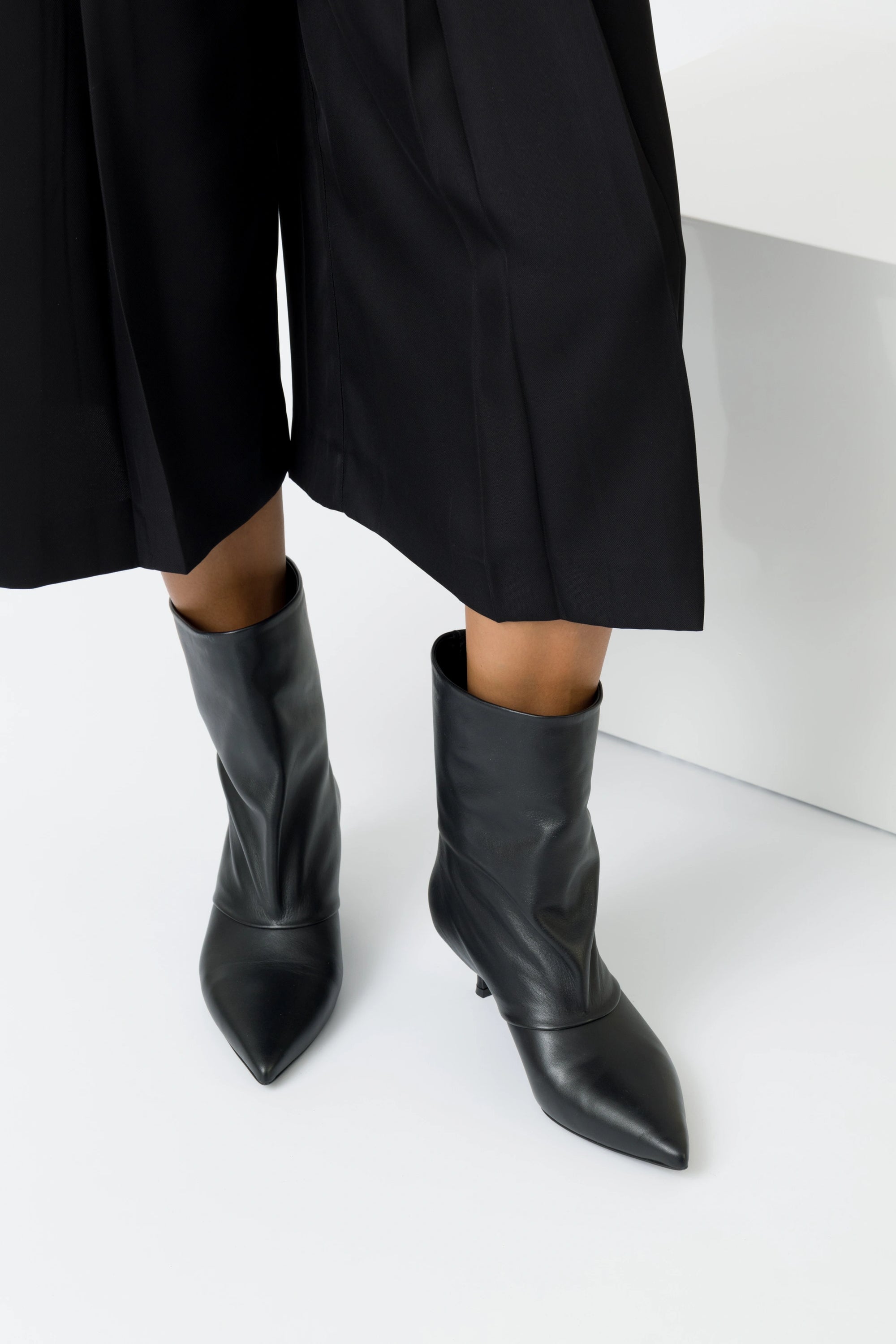 Livia – Tronchetto in pelle nera con tacco stiletto tubolare 50 mm