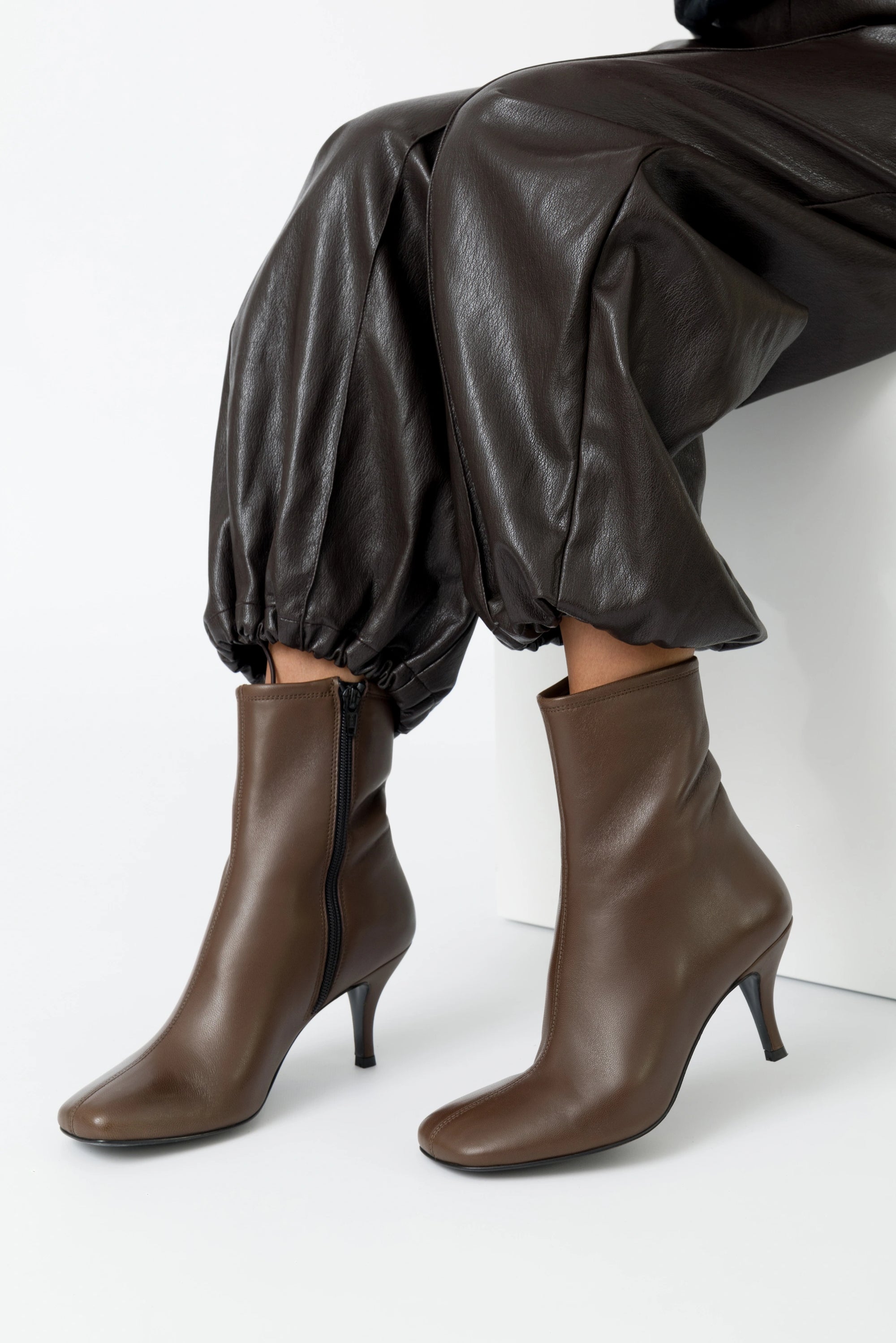 Ginevra – Tronchetto in nappa cioccolato con tacco a stiletto