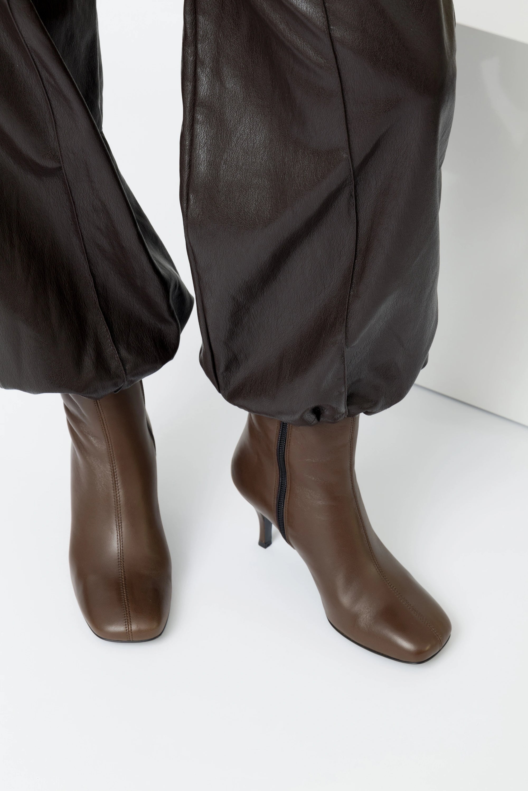 Ginevra – Tronchetto in nappa cioccolato con tacco a stiletto