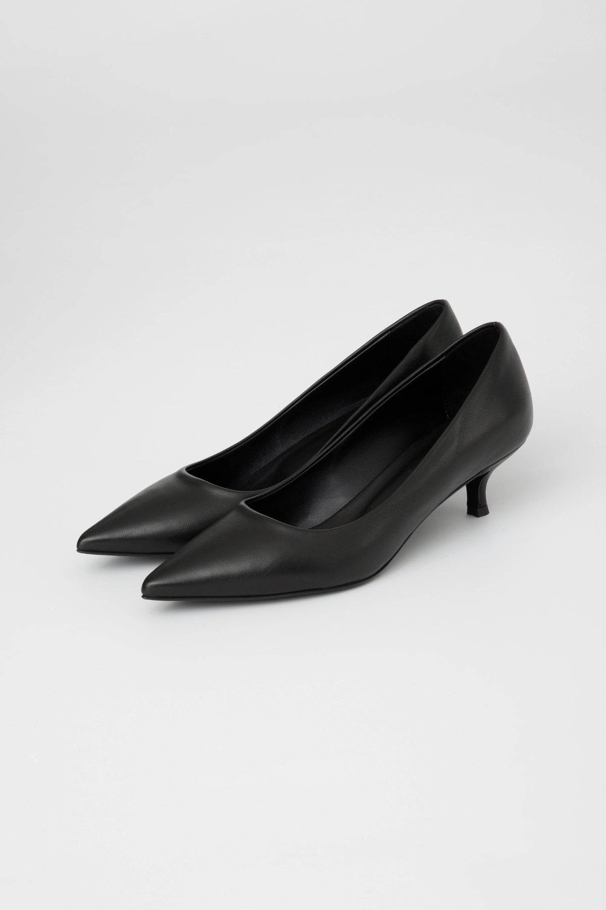 Décolleté in pelle nera con tacco da 45 mm - Camelia