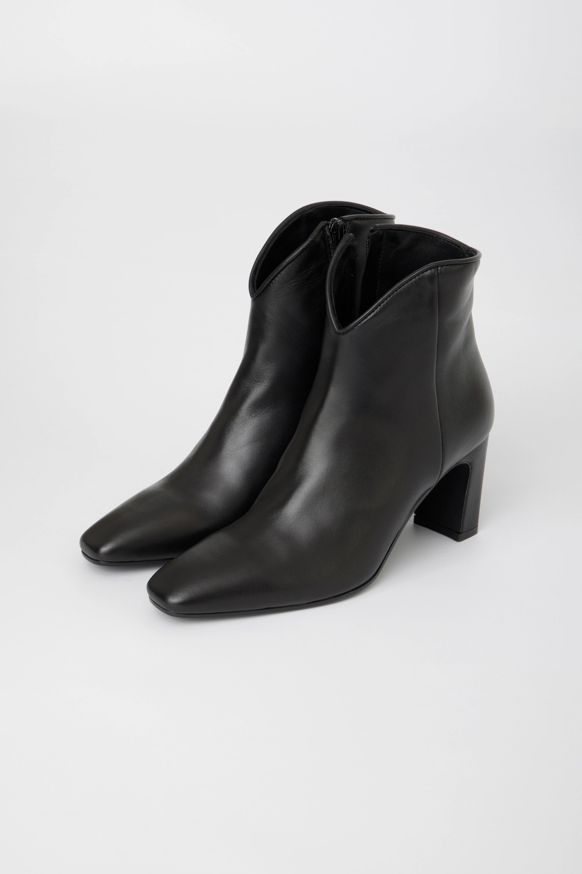 Tronchetto in pelle nera da donna con tacco 70 mm - Vittoria