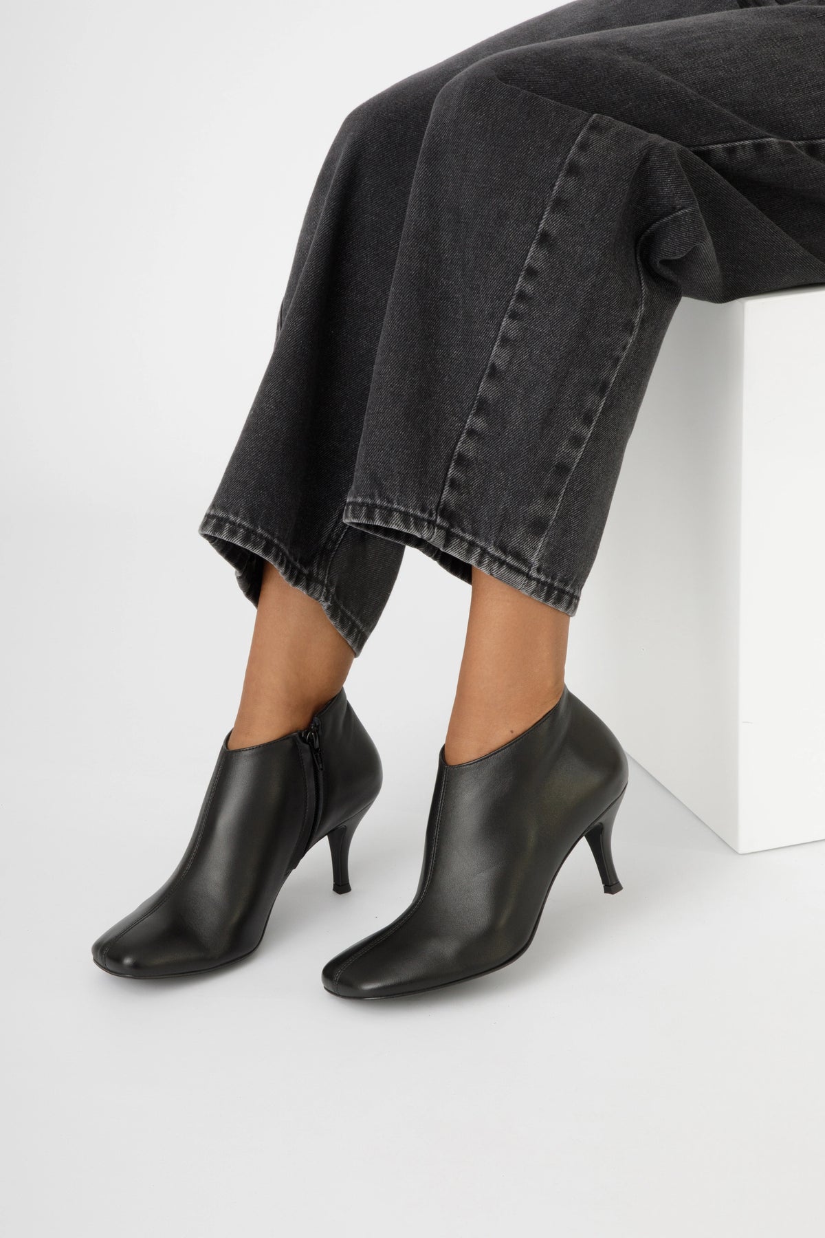 Trochetto basso in pelle nera con tacco a stiletto 80 mm - Clarissa