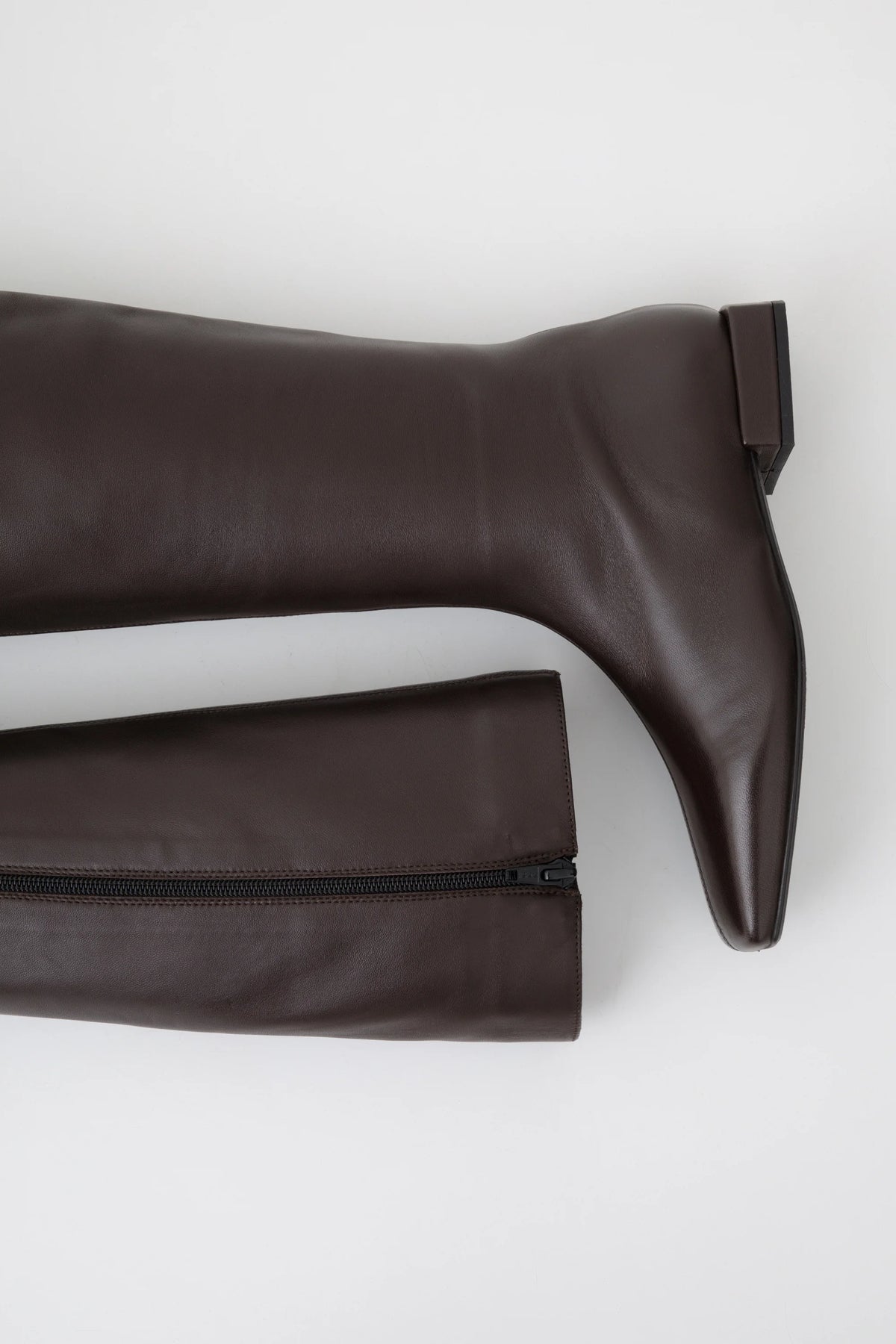 Stivale flat in pelle T.moro con punta quadrata - Carlotta