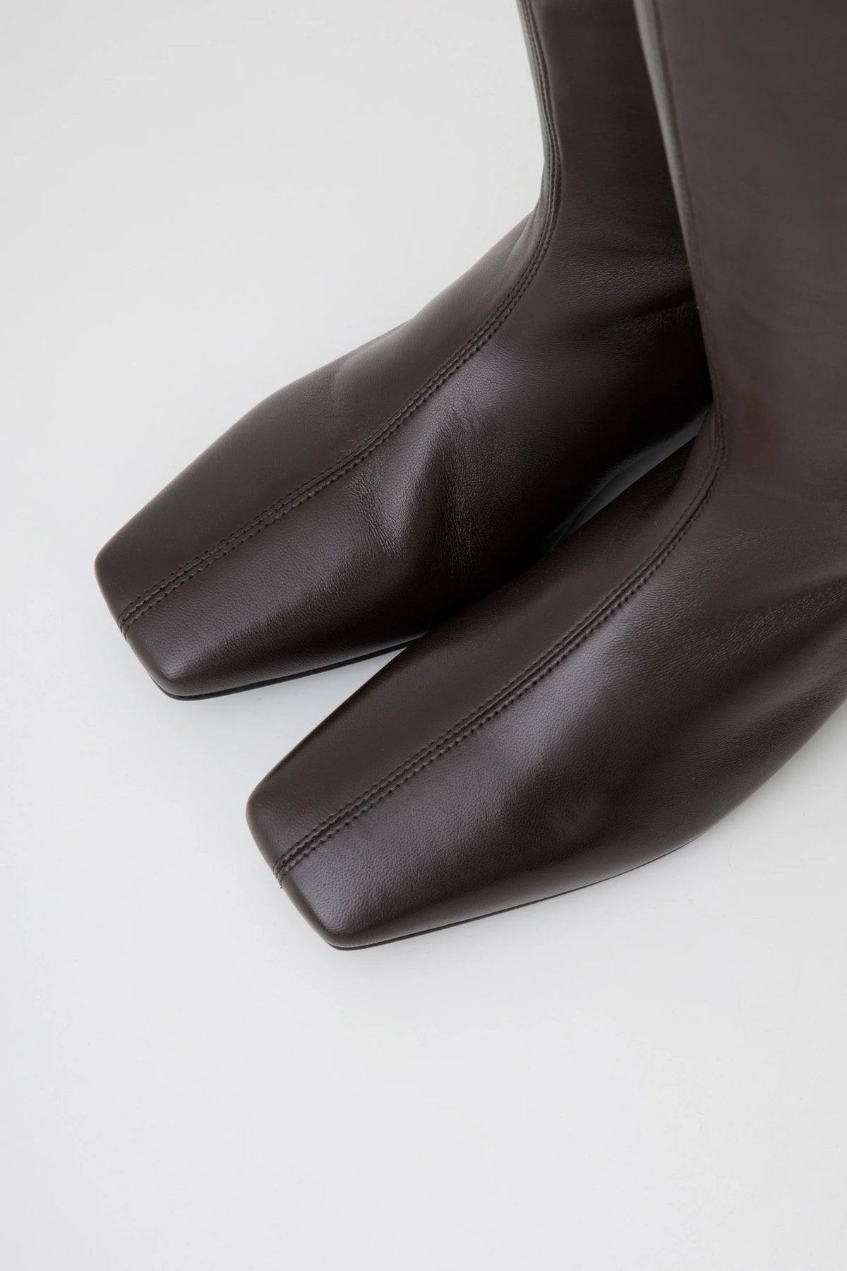 Stivale flat in pelle T.moro con punta quadrata - Carlotta