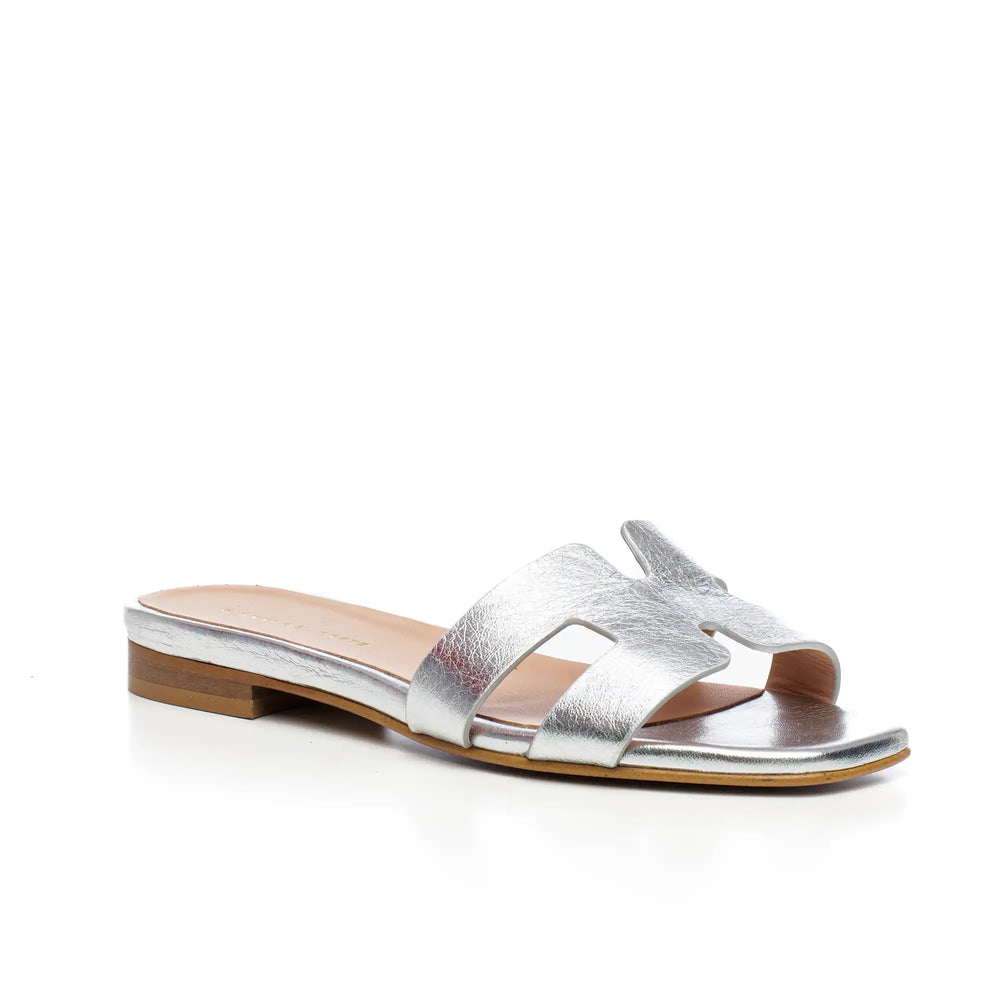 
                  
                    Load image into Gallery viewer, Ciabatta Portofino in pelle laminata argento con imbottitura
                  
                