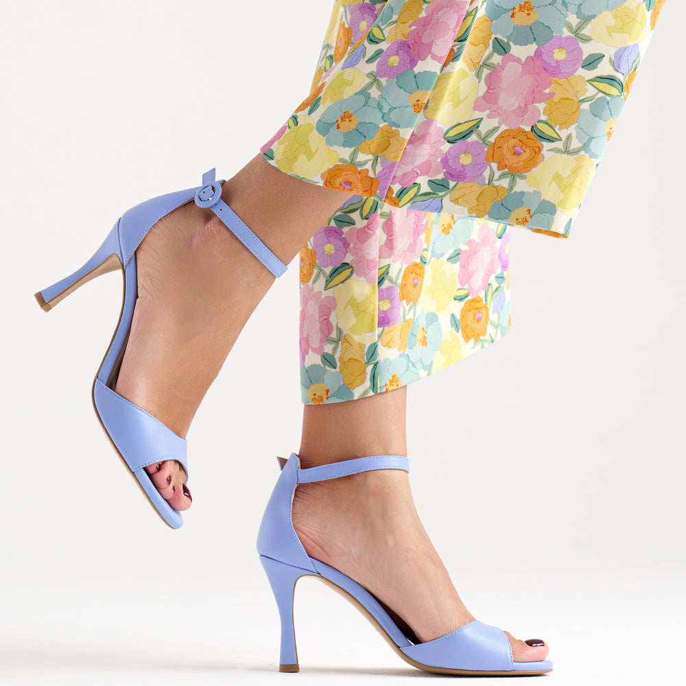 Violet sandal with band and ankle strap in powder blue leather