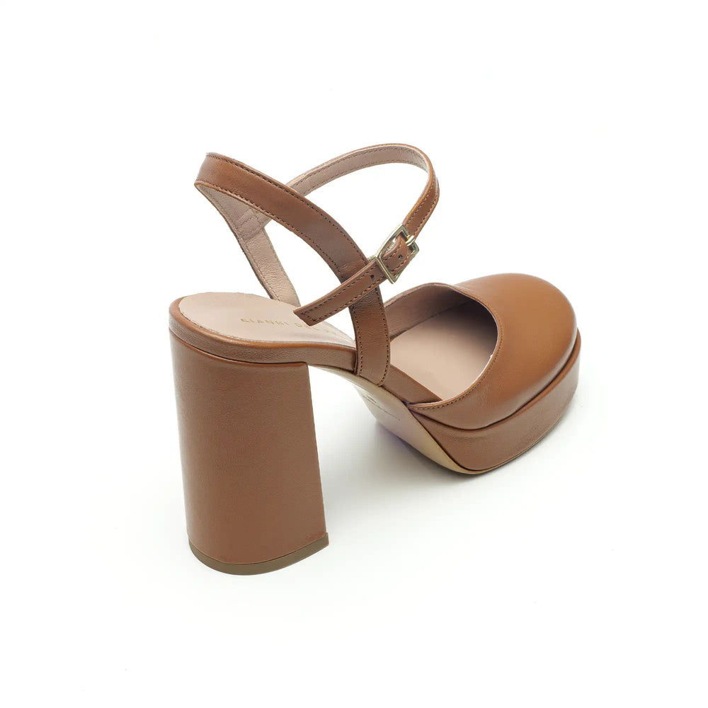 
                  
                    Load image into Gallery viewer, Fabiola decolletè with platform and sculptured heel in tan leather
                  
                